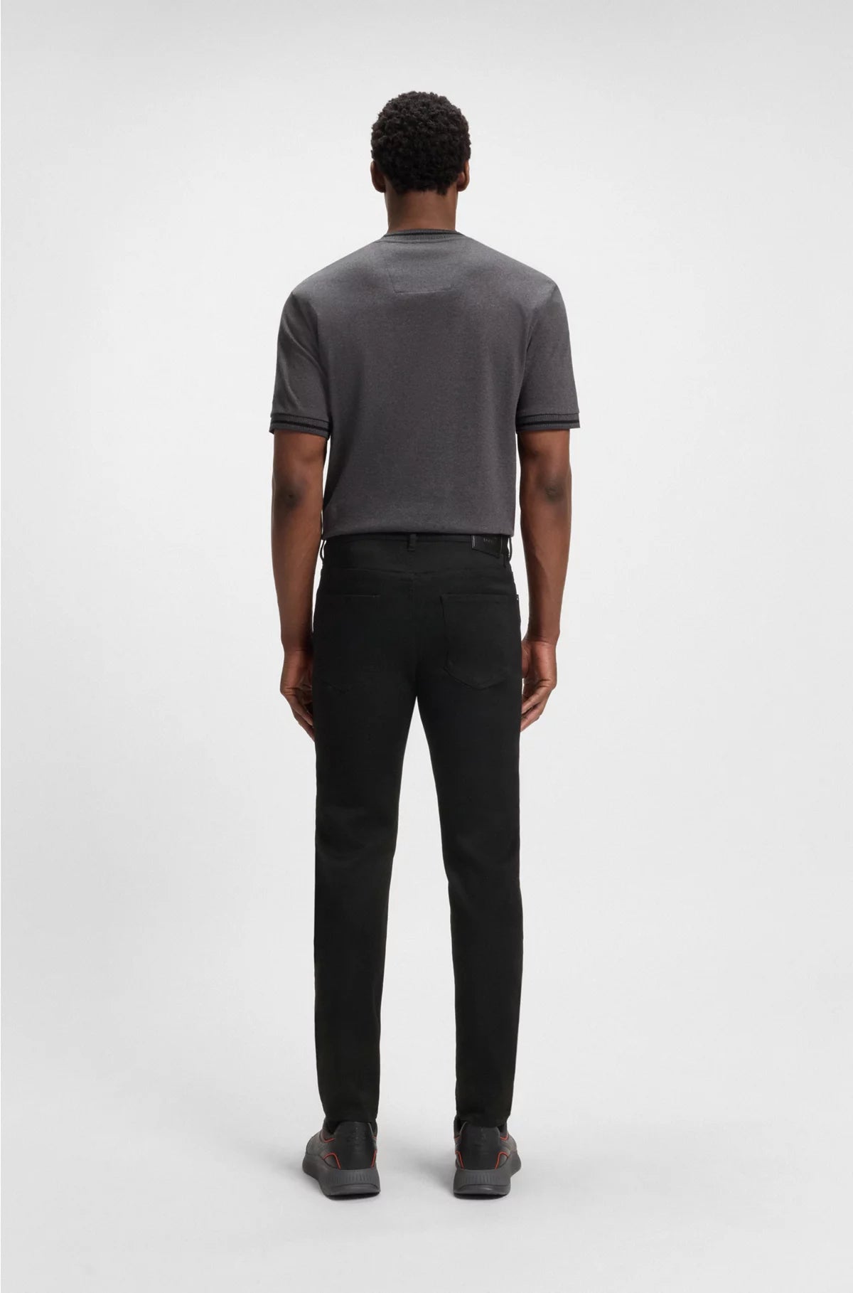 TAPERED-FIT JEANS IN BLACK STRETCH DENIM